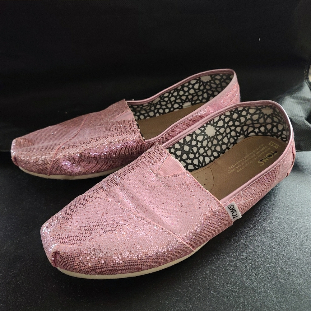 Size 11 women Toms